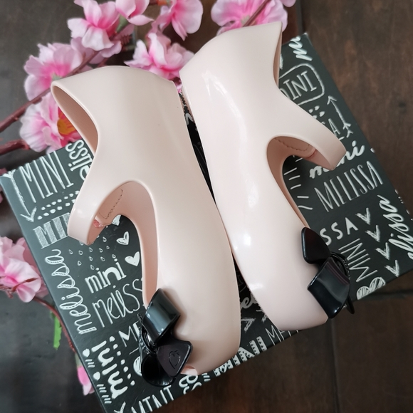 Mini Melissa Bow - Picture 4 of 8